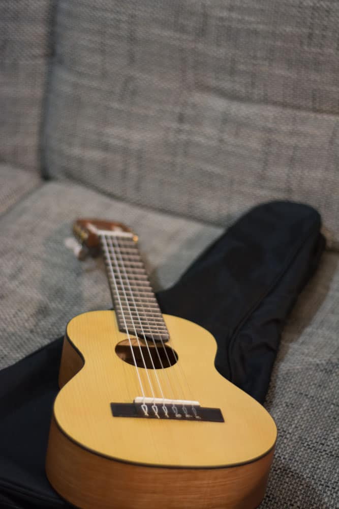 Yamaha GL1 Guitalele