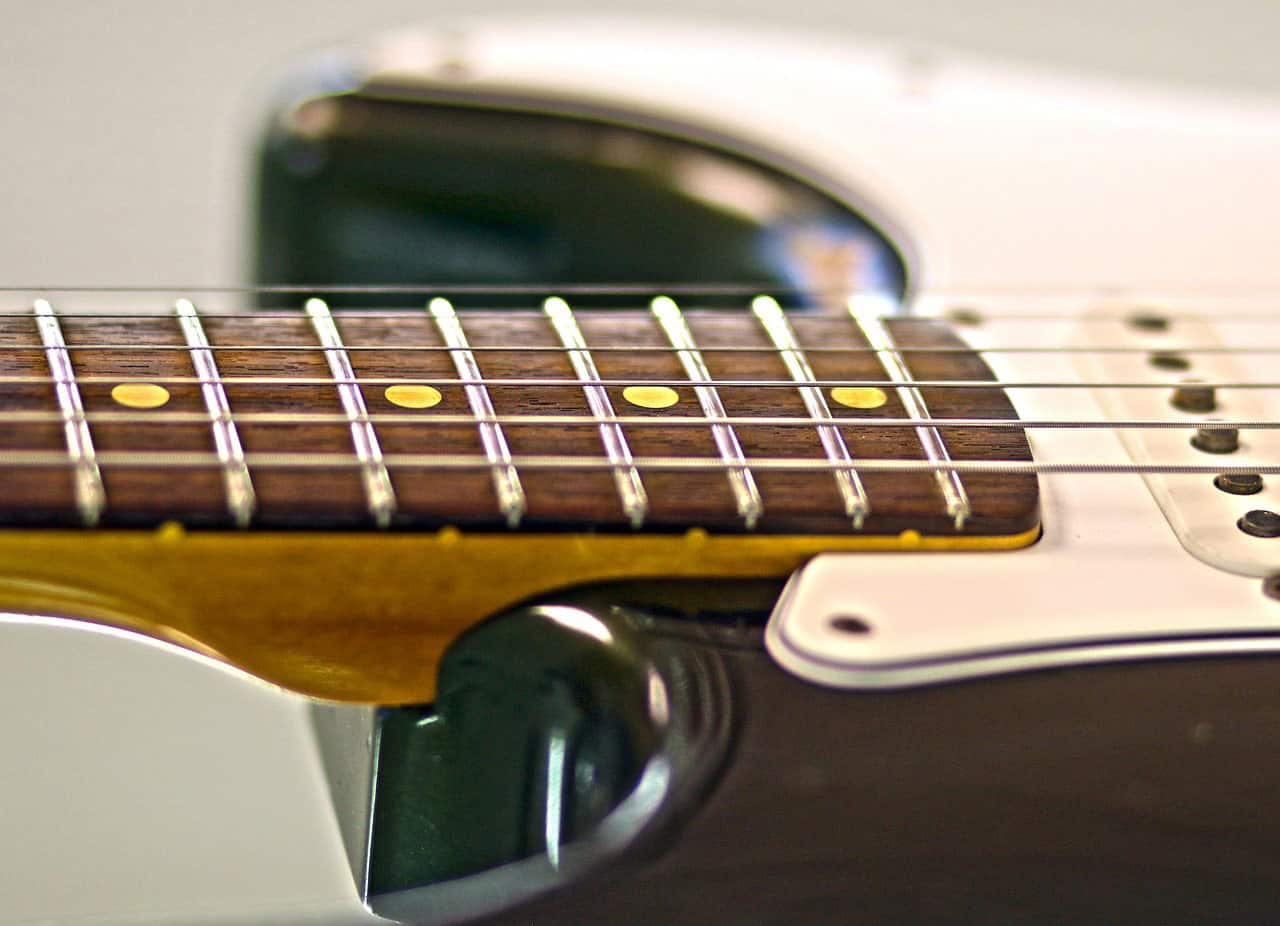 2pcs Luthier Gitarre Pflege Bohrgarnitur Treuer Griffbrett Reinigung Gelb