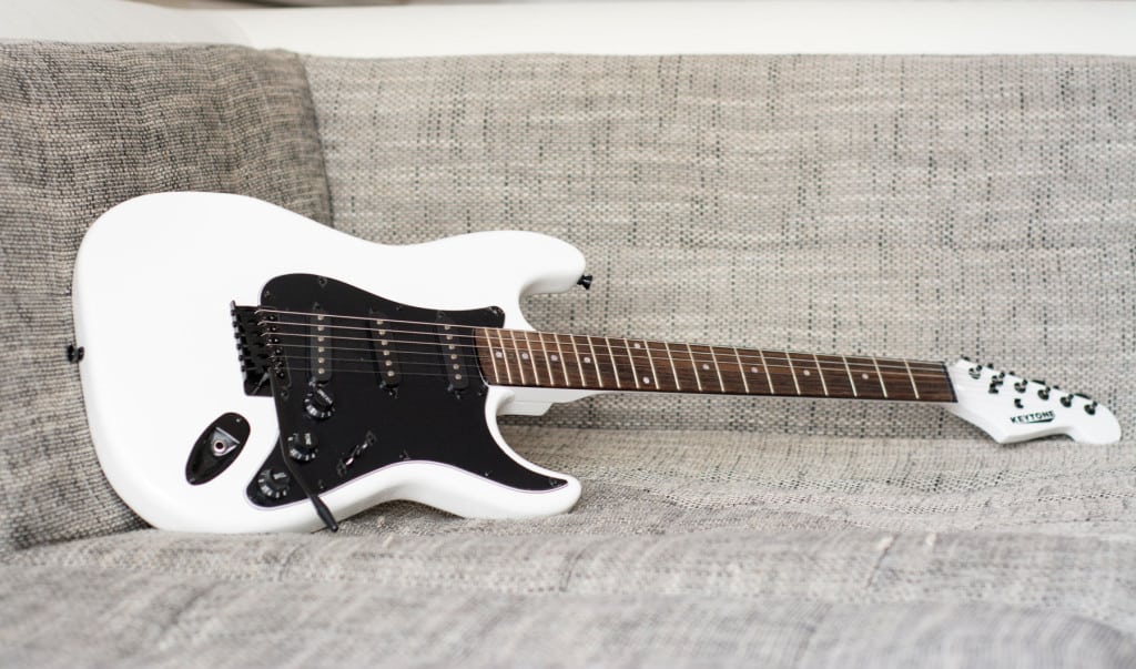 KEYTONE Deluxe KST-20PWH E-Gitarre