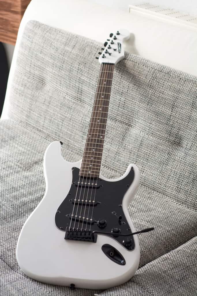 KEYTONE KST-20PWH E-GITARRE Deluxe