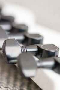 KEYTONE KST-20PWH E-GITARRE Mechanik